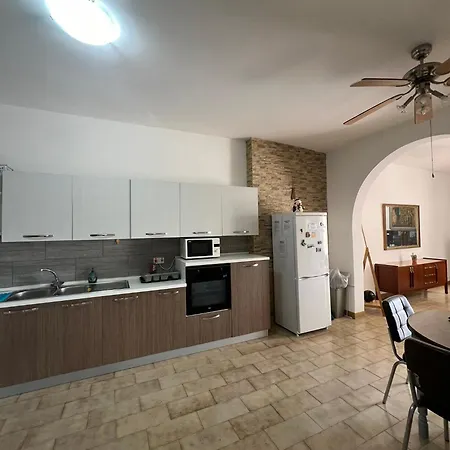 S1 Double Room, Shared Bathroom St. Julian's