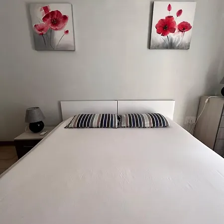S1 Double Room, Shared Bathroom