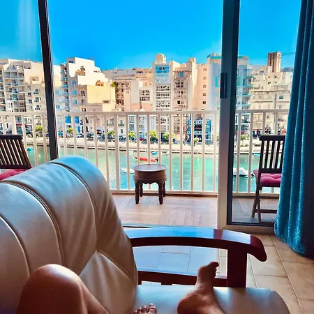 S1 Double Room, Shared Bathroom * Saint Julian's