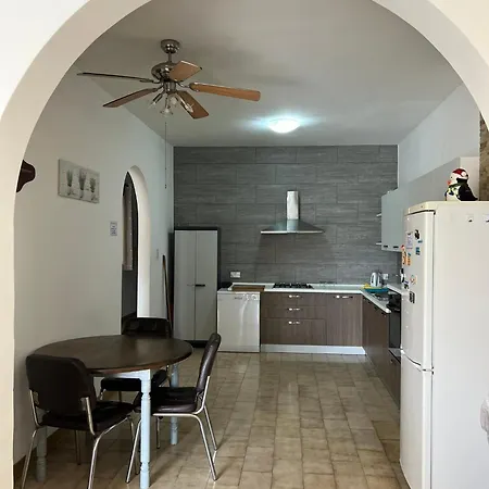 S1 Double Room, Shared Bathroom Saint Julian's